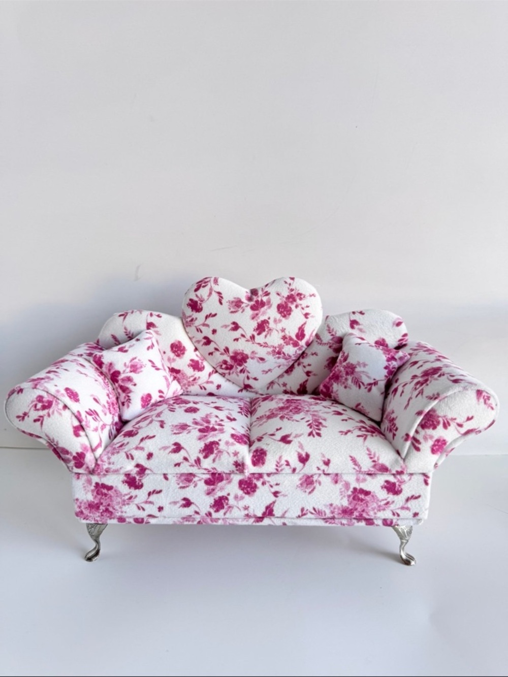 Heart-Back Floral Mini Sofa in White and Pink - Picture 8 of 8